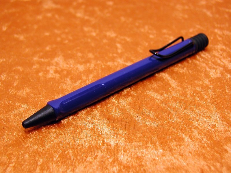 older color Lamy Safari Blue with black clip Twin Pen