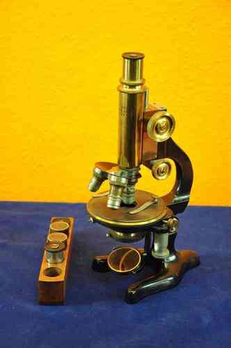 Otto Teichgräber Mikroskop aus Messing mit Zubehör