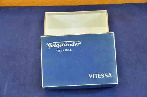 Original Jubiläumskarton 1756-1956 Voigtländer Vitessa