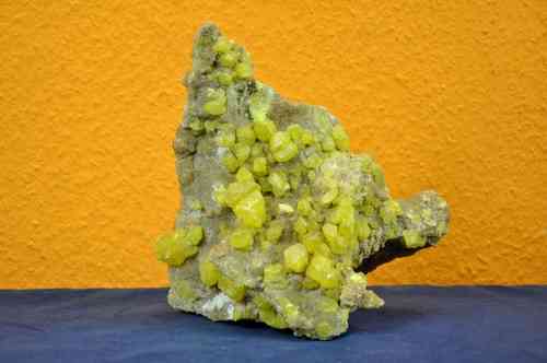 very large sulfur crystal stage Weight: 3.577 Kg