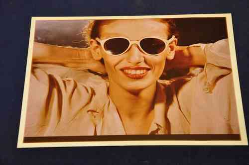Portrait Frau mit Sonnenbrille Dismer Kodak Farbfoto '77