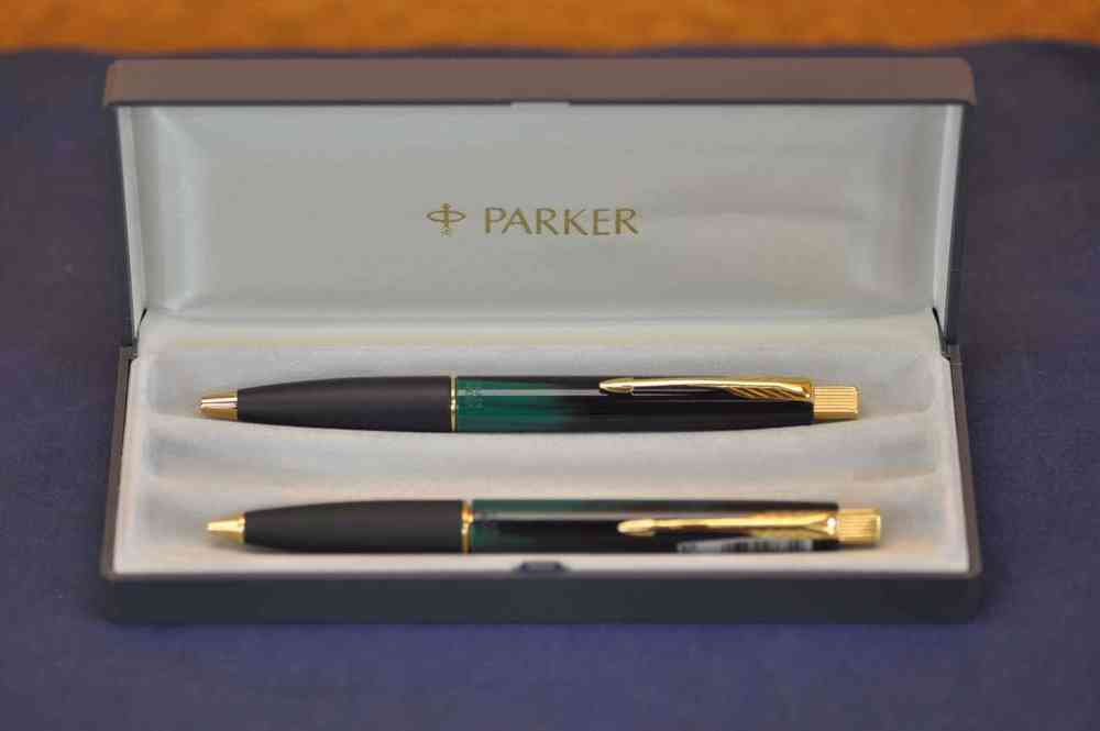 Parker Frontier Gold Gt Kugelschreiber RB Tintenroller Rand Neu IN Box Feder 
