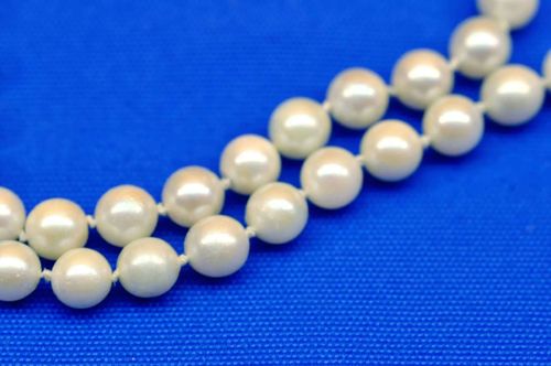 Modische Perlenkette extra lang in Perlmutt