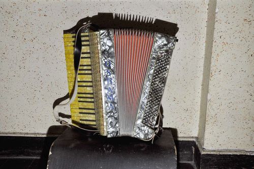 Osbama accordion with case made around 1915
