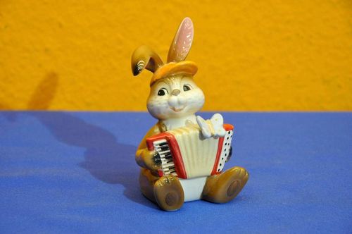 Goebel Hasenkapelle sweet Bunny with accordion