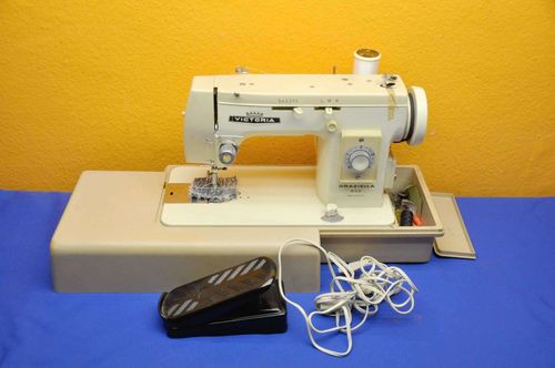 Victoria Graziella 600 sewing machine with accessories