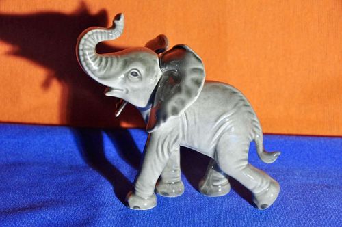 Porzellanfigur Elefant von Goebel Nr. 36012