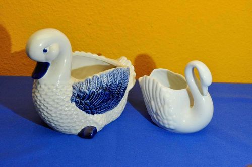 2 swans porcelain cachepots