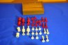 Alte Schachfiguren aus Elfenbein rot/weiß um 1860