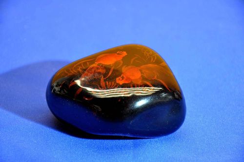 Paperweight Chinese lacquer stone with veil tail