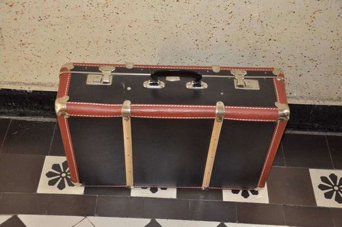 Vintage suitcase with wooden strips + key