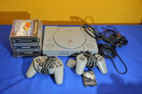 Playstation I complete + 2 controllers + 7 games