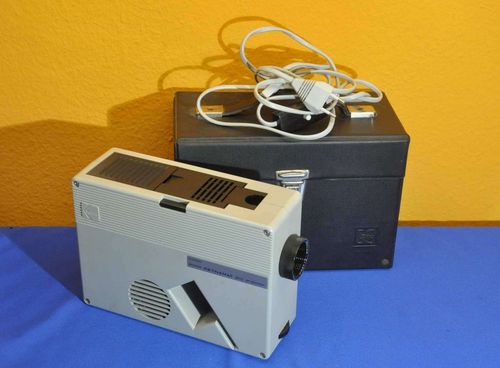 Kodak pocket RETINAMAT 210 projector with case