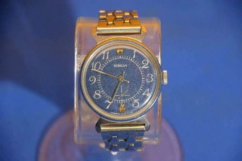Raketa Armbanduhr blaues Zifferblatt Handaufzug