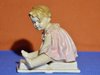 ENS Diaphan Porzellan Figur Kind Nachthemd Buch reitend