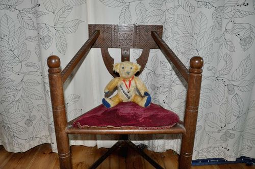 Solid oak triangular monk's chair 1960s