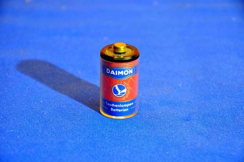 Vintage Daimon Batterien Werbung Miniaturwürfel Becher