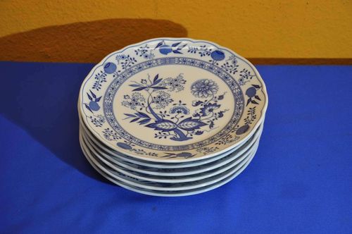Hutschenreuther Blue Onion Pattern 6 dining plates