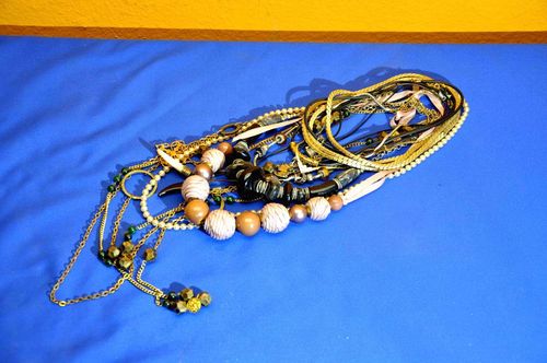 Kleine Sammlung Modeschmuck 12 Halsketten