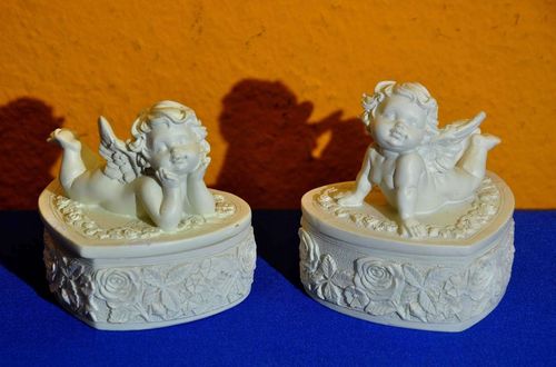 2 heart lidded boxes with putto made of artificial stone