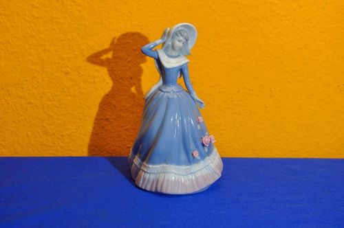 Porzellanfigur Rokoko Dame im blauen Kleid
