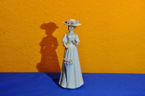 Porcelain Figurine Lady with Floral Hat circa 1900